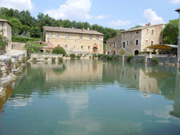 The large pool in the centre of Bagno Vignoni