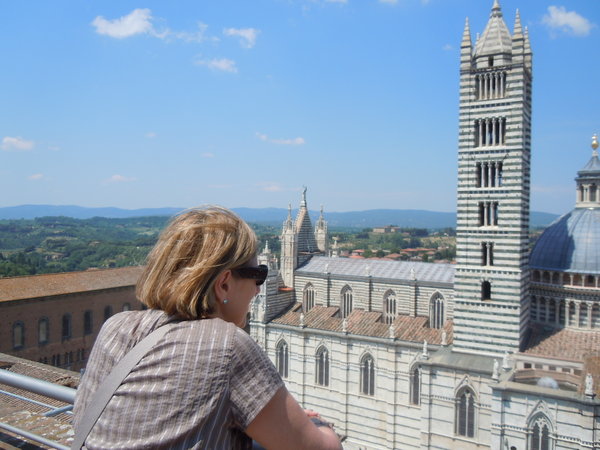 Lynne admiring the Duomo