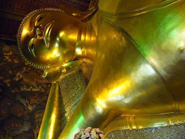 46m long reclining buddha in Bangkok