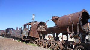 oude treinen in Uyuni
