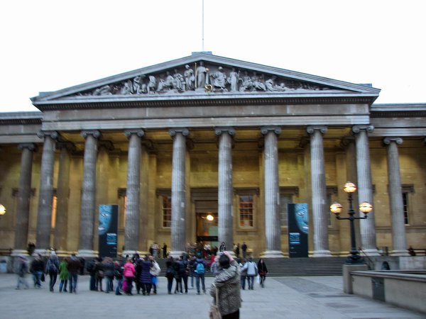 A blurry British Museum.