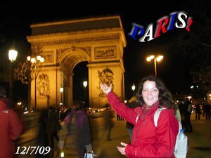 Moi in front of Arc de Triomphe