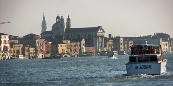 9529 boat to Venice