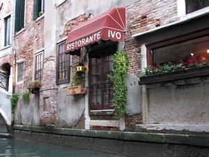 9734 Restaurant canal