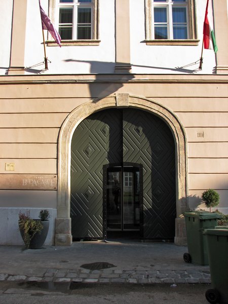Buda Castle Fashion Hotel, front door