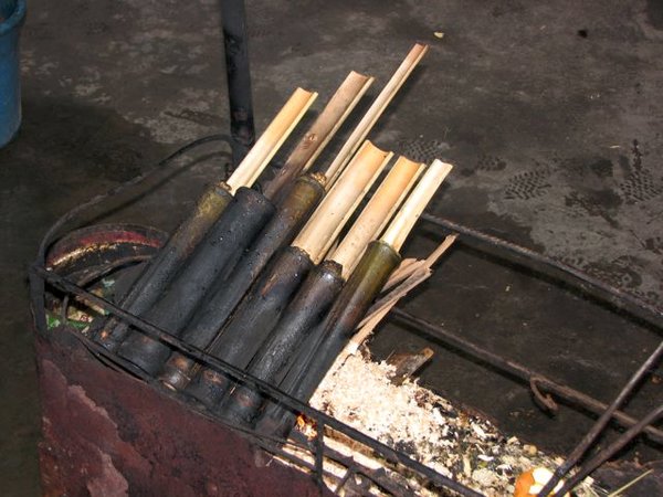 Cooking bamboo rice.