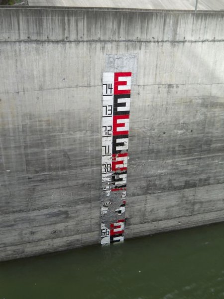 Water level gauge.