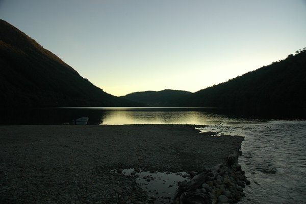 Lago Tinquilco at dusk