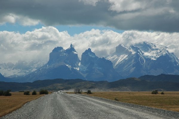Driving towards the Cuernos from the south-western side of the park