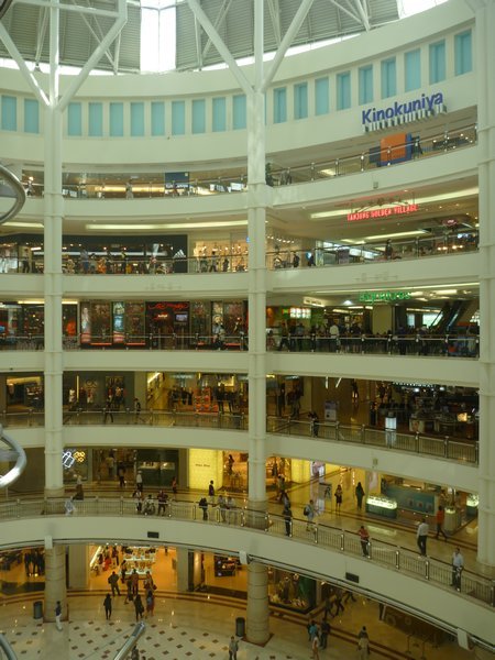 KLCC huuuge shopping mall