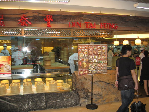 Cooks at Din Tai Fung