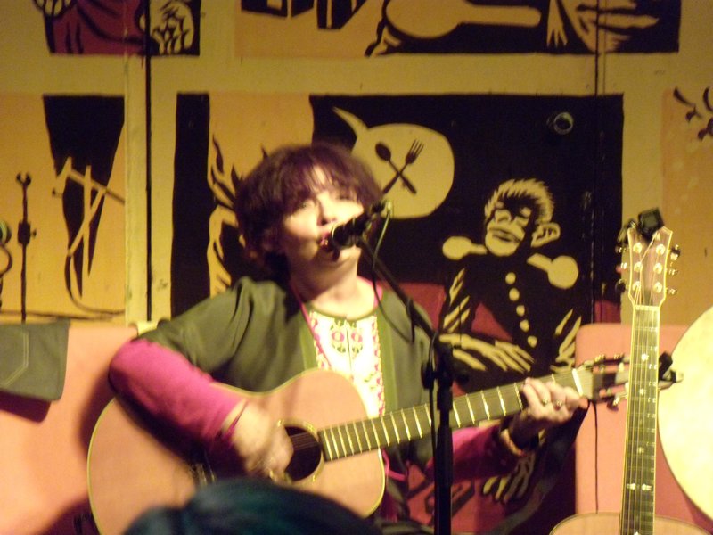 Dunja performing