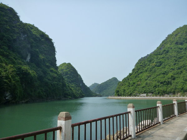 HaLong bay bike path