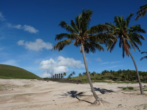 Moai op het strand Anakena