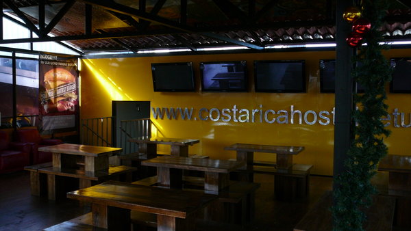 www.costaricahostelnetwork.com