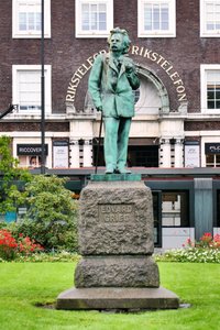 Edvard Grieg Statue 