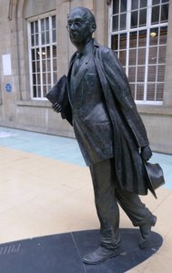 Phillip Larkin Statue, Hull Paragon Interchange 