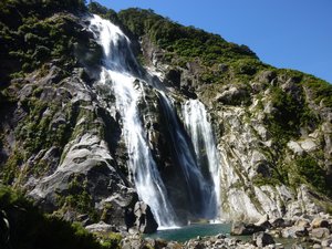 8 Milford Sound water falls