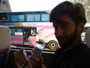 I6 Bus snacks to Pai