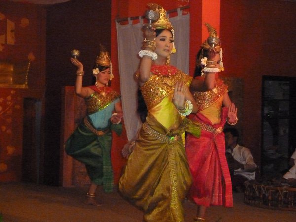 C4 Apsara dancing 1