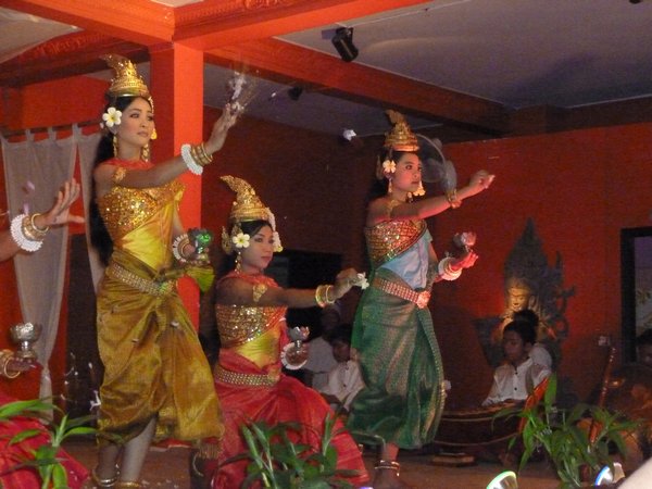 C5 Apsara dancing 2