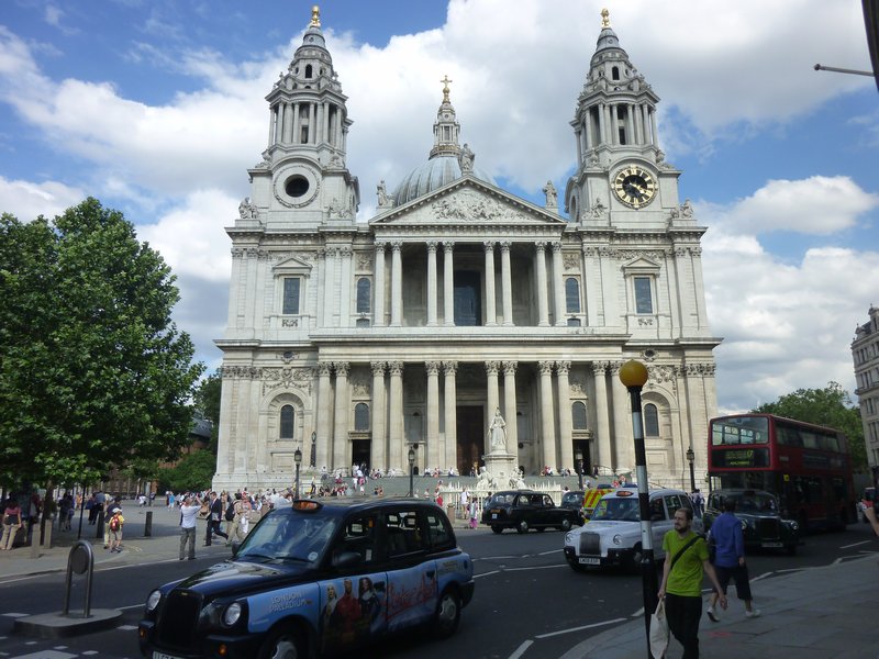 A8 St. Peter's cathedral and typical taxis