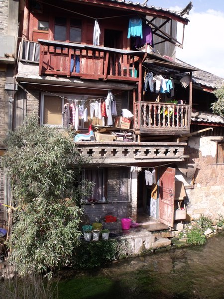 A waterside Lijiang home