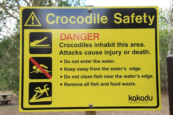 Krokodilwarnschilder im Kakadu NP: und, nein, wir waren dort nicht schwimmen...