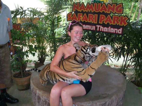 Auds holding a tiger!!!