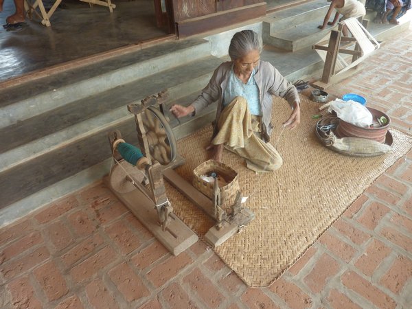 84 - Old woman weaving