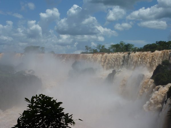 Argentinian side of falls 