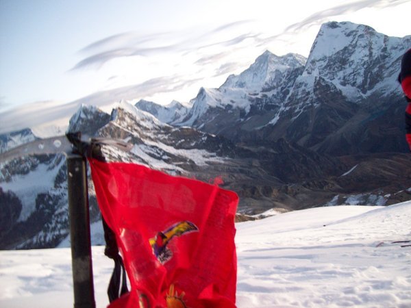 Le drapeau et l'Everest