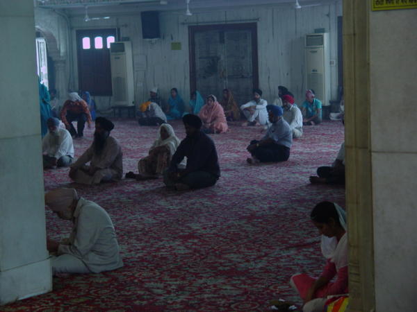 worshippers in the Sikh temple