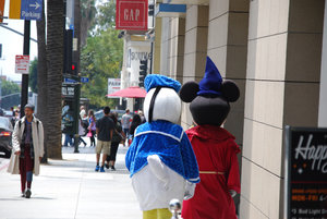 Mikke og Donald på vandring i Hollywood