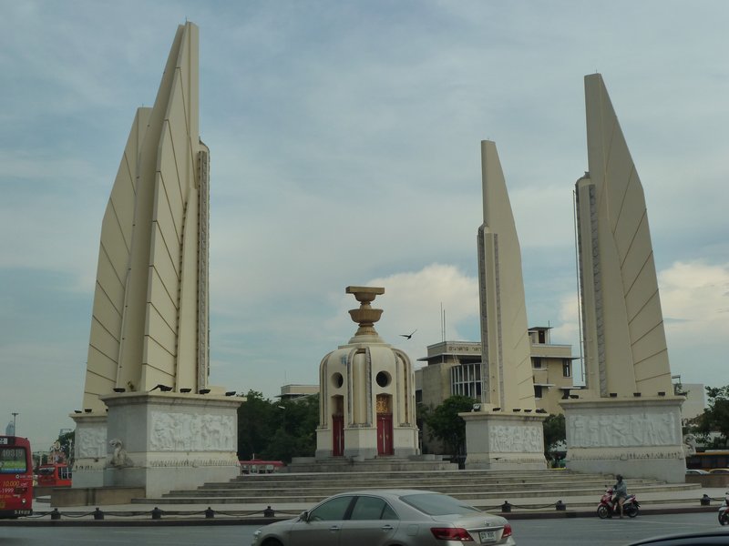 Roundabout monument