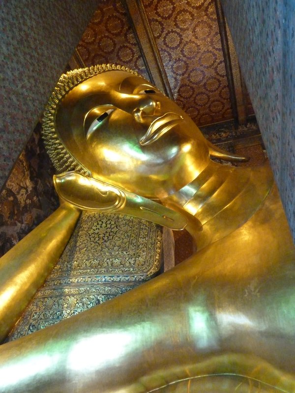 Reclining Buddha up close