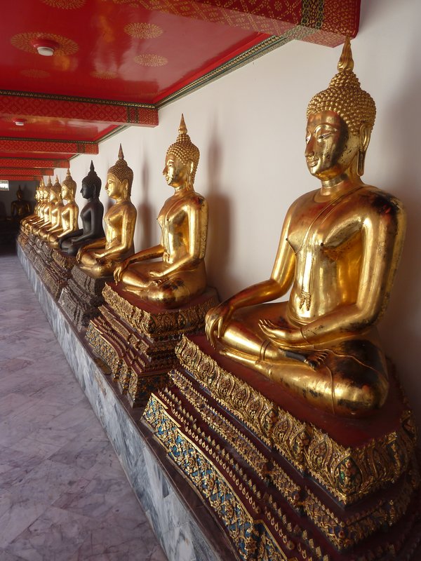 A row of Buddhas