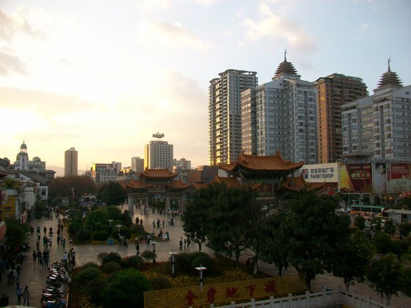 Kunming city center, Jinbi lu