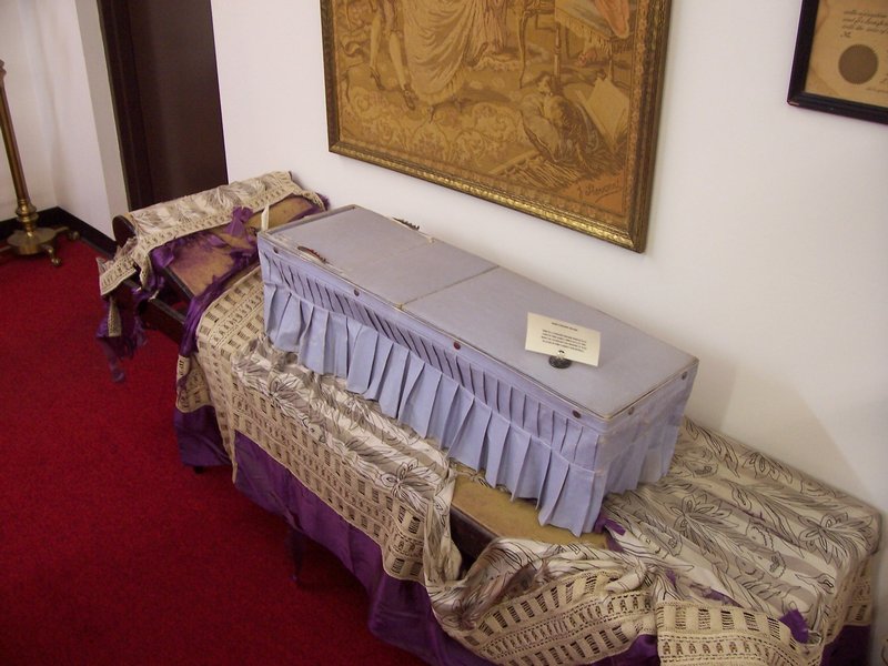 Infant Cooling Bed - Pre-Embalming Era