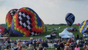 ‘Storm,’ The Football-Shaped Balloon To The Right Of Center, From Sioux Falls SD Is A Racing Balloon – It Is More Suited To Competition Than Its Rounder Cousin, The Pleasure Balloon