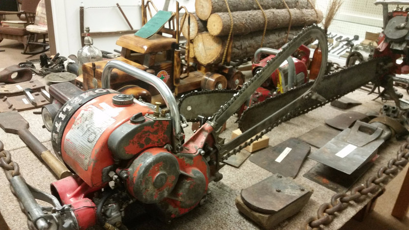 This 1948 Homelite “Long Bell” Chain Saw Has an Unusual “Open Bar”