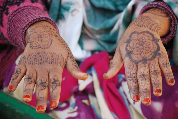 Henna hands