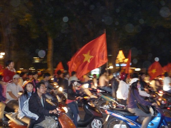 Vietnamese going mental over their 4-1 win against Singapore