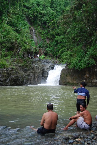 Hinulugan Falls