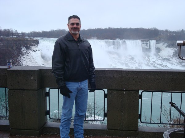 Keith in Niagara Falls   US View
