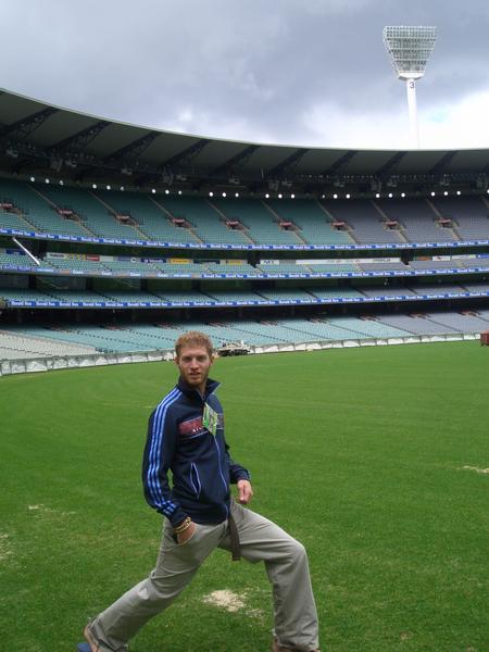 Lunge on the turf at the MCG
