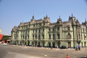 Green building on Paseo de la Republica