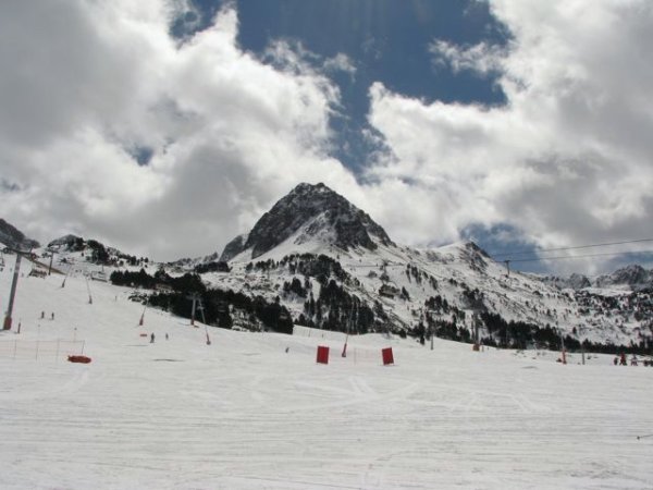 Ski Resort - easy slopes for beginners (me)