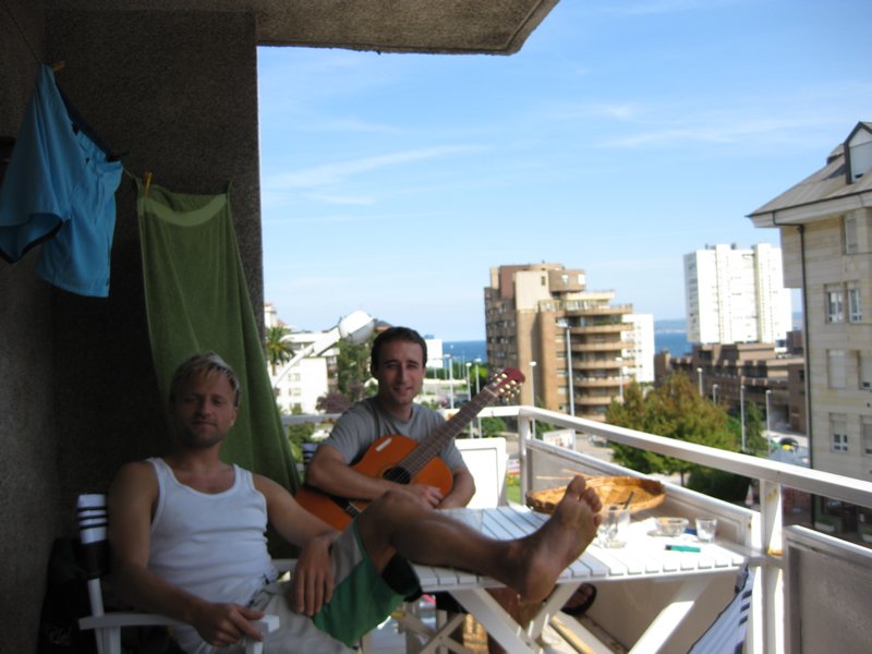 Min kristne ven, Curtis, og jeg. På terrasen i Santander