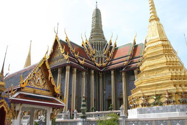 the grand palace in bangkok